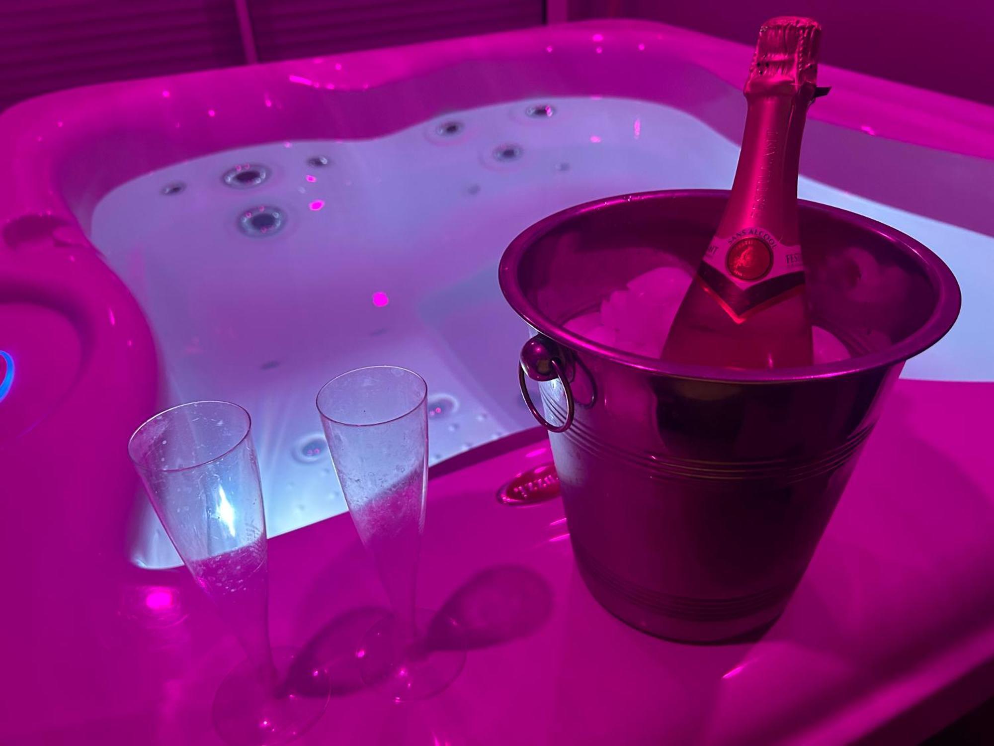 Jacuzzi Prive Arrivee Autonome Villa Conflans-Sainte-Honorine Exteriör bild