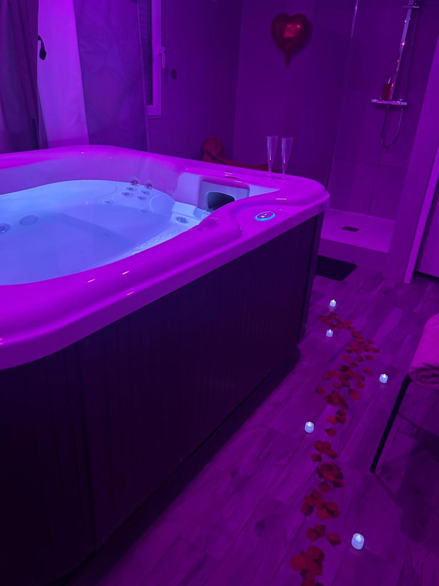 Jacuzzi Prive Arrivee Autonome Villa Conflans-Sainte-Honorine Exteriör bild